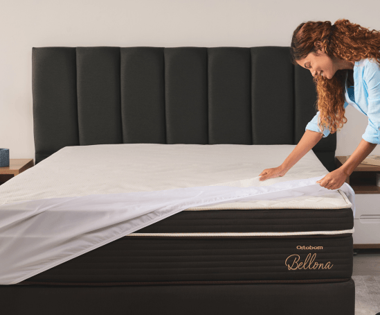 A Cabeceira Glamour Linho da Ortobom é a escolha ideal para transformar seu quarto em um espaço de elegância e sofisticação. Disponível nos tamanhos Solteiro, Casal, Queen Size e King Size, esta cabeceira combina perfeitamente com qualquer ambiente, proporcionando um toque de estilo e bom gosto. Sua presença imponente e design refinado fazem dela uma peça essencial para quem busca um quarto mais bonito e acolhedor.