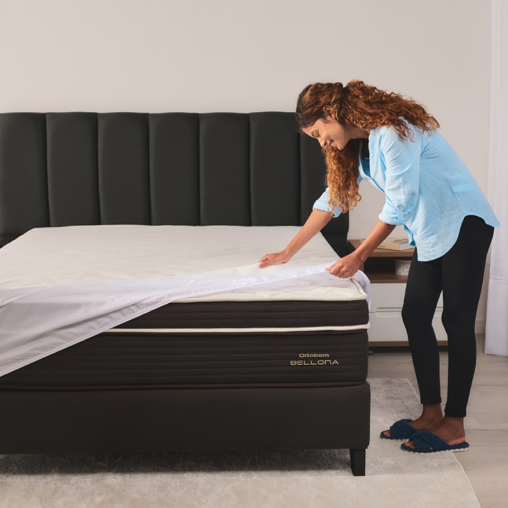 Descubra o requinte e a sofisticação do colchão Bellona da Ortobom! Este colchão, projetado para oferecer o máximo em conforto e suporte, é ideal para quem busca noites de sono tranquilas e reparadoras. Se você valoriza qualidade e elegância, o colchão Bellona é a escolha perfeita para transformar suas noites de descanso. Além disso, o colchão Bellona se destaca como um clássico entre os colchões de mola, refletindo nobreza e sofisticação em cada detalhe.